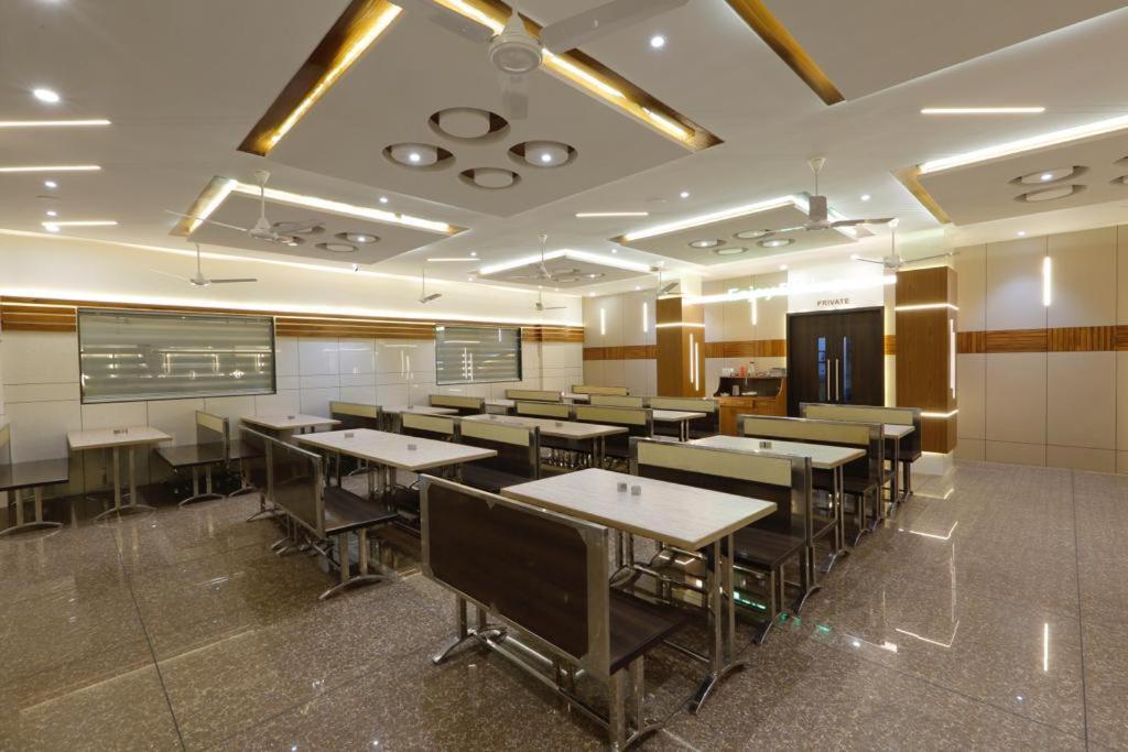 Hotel Decent Unjha Exterior foto