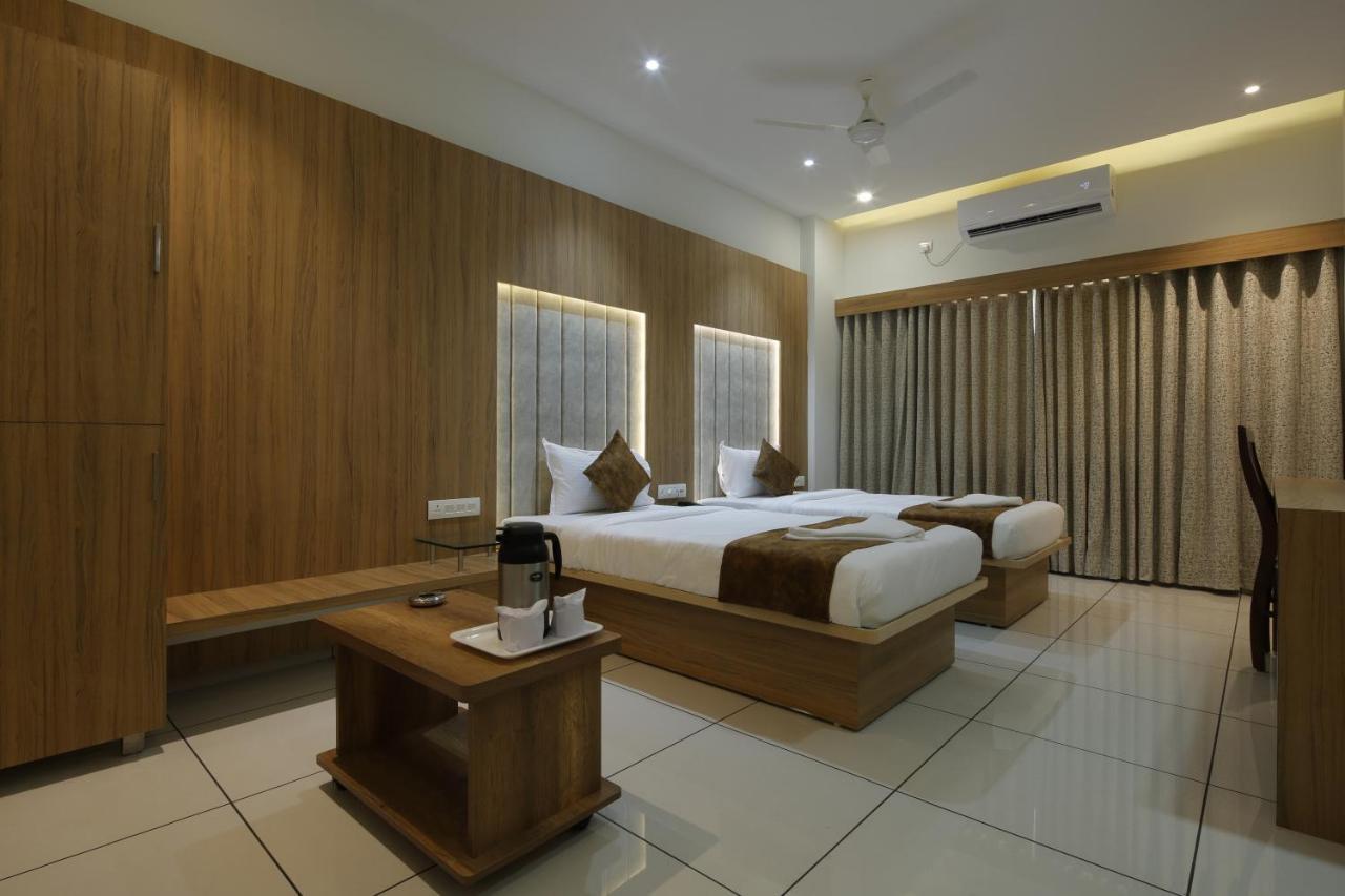 Hotel Decent Unjha Exterior foto